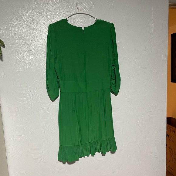 Smythe Ruffle Detail Mini Dress in Emerald Green Satin Padded Shoulder V-Neck P - Picture 4 of 4